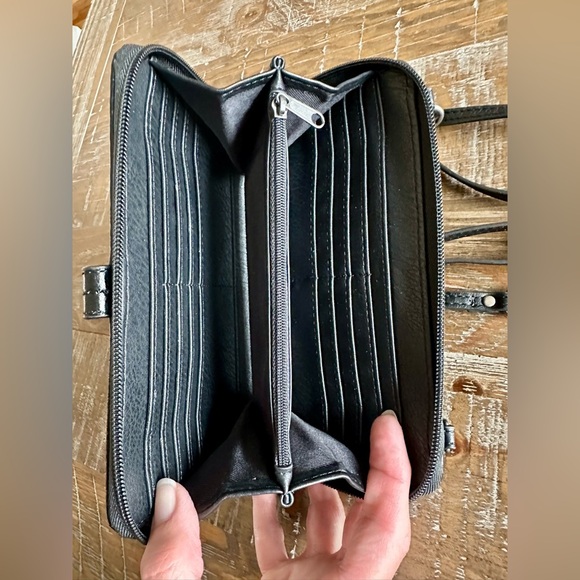 NEW The Sak Black Leather Crossbody/Wristlet Purse with Detachable Straps - Picture 7 of 9